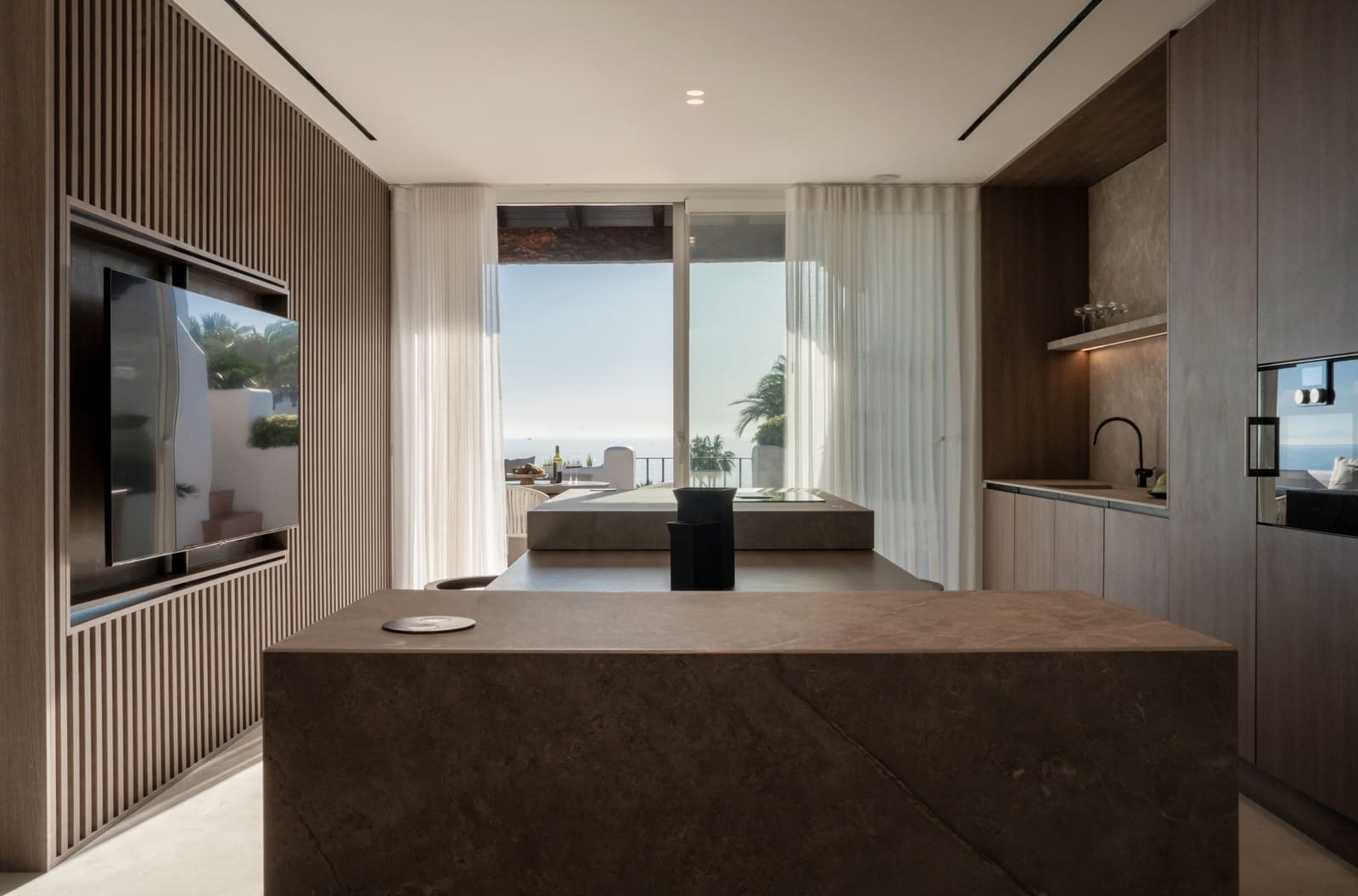 Ático de 2 habitaciones en Estepona en venta con piscina - 1.750.000 € (Ref: 10066641)