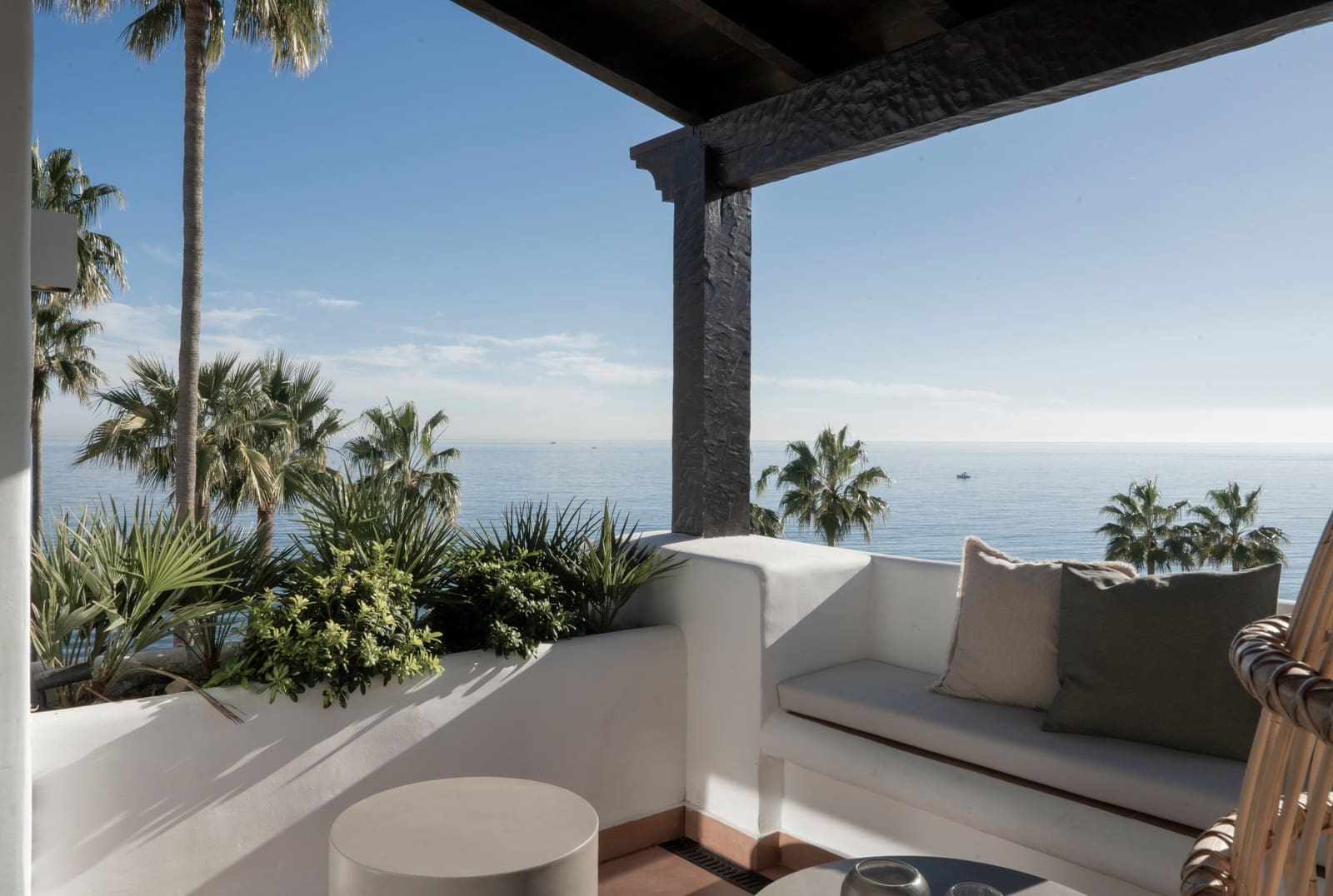 Ático de 2 habitaciones en Estepona en venta con piscina - 1.750.000 € (Ref: 10066641)
