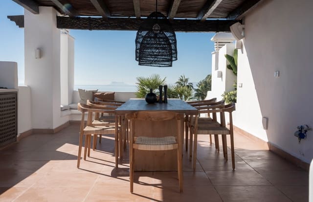 Ático de 2 habitaciones en Estepona en venta con piscina - 1.750.000 € (Ref: 10066641)