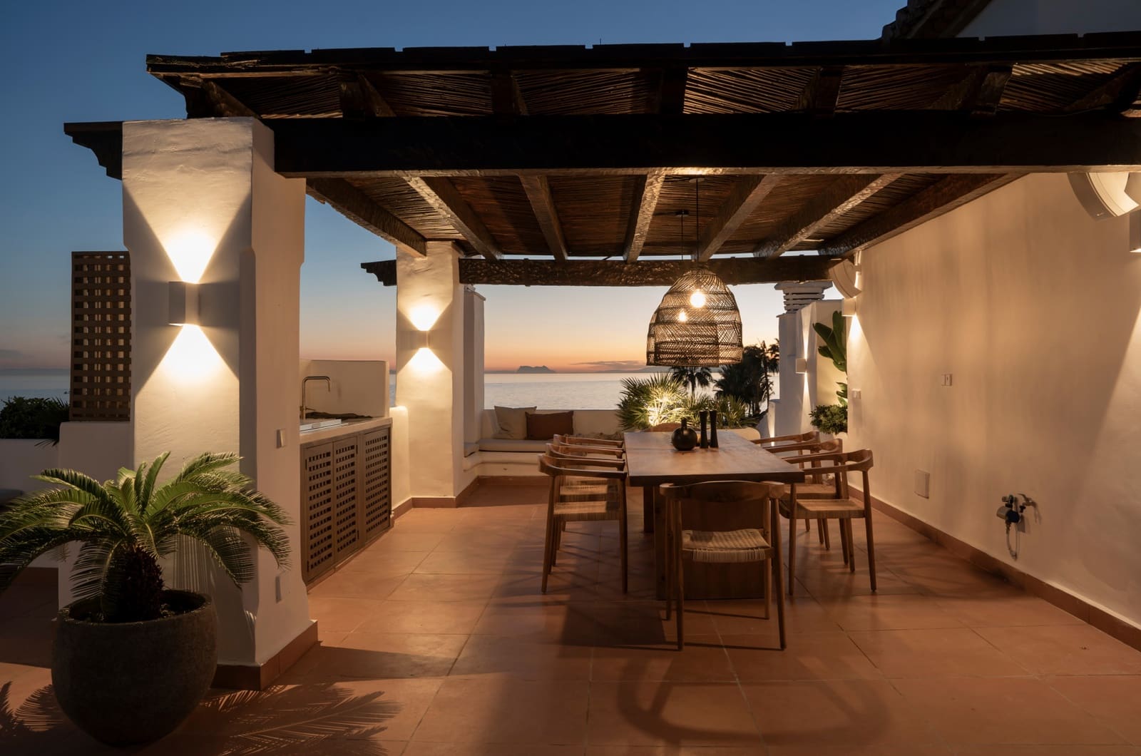 Ático de 2 habitaciones en Estepona en venta con piscina - 1.750.000 € (Ref: 10066641)