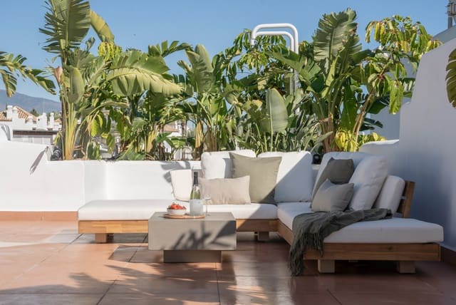 Ático de 2 habitaciones en Estepona en venta con piscina - 1.750.000 € (Ref: 10066641)
