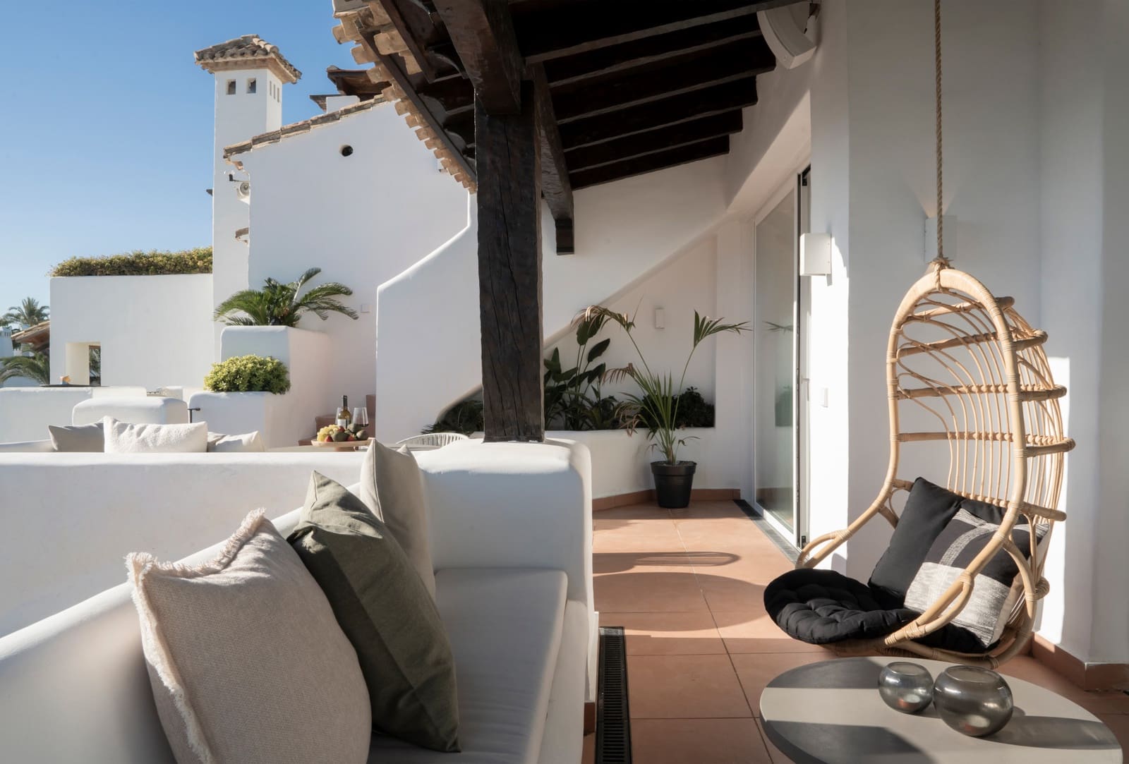 Ático de 2 habitaciones en Estepona en venta con piscina - 1.750.000 € (Ref: 10066641)