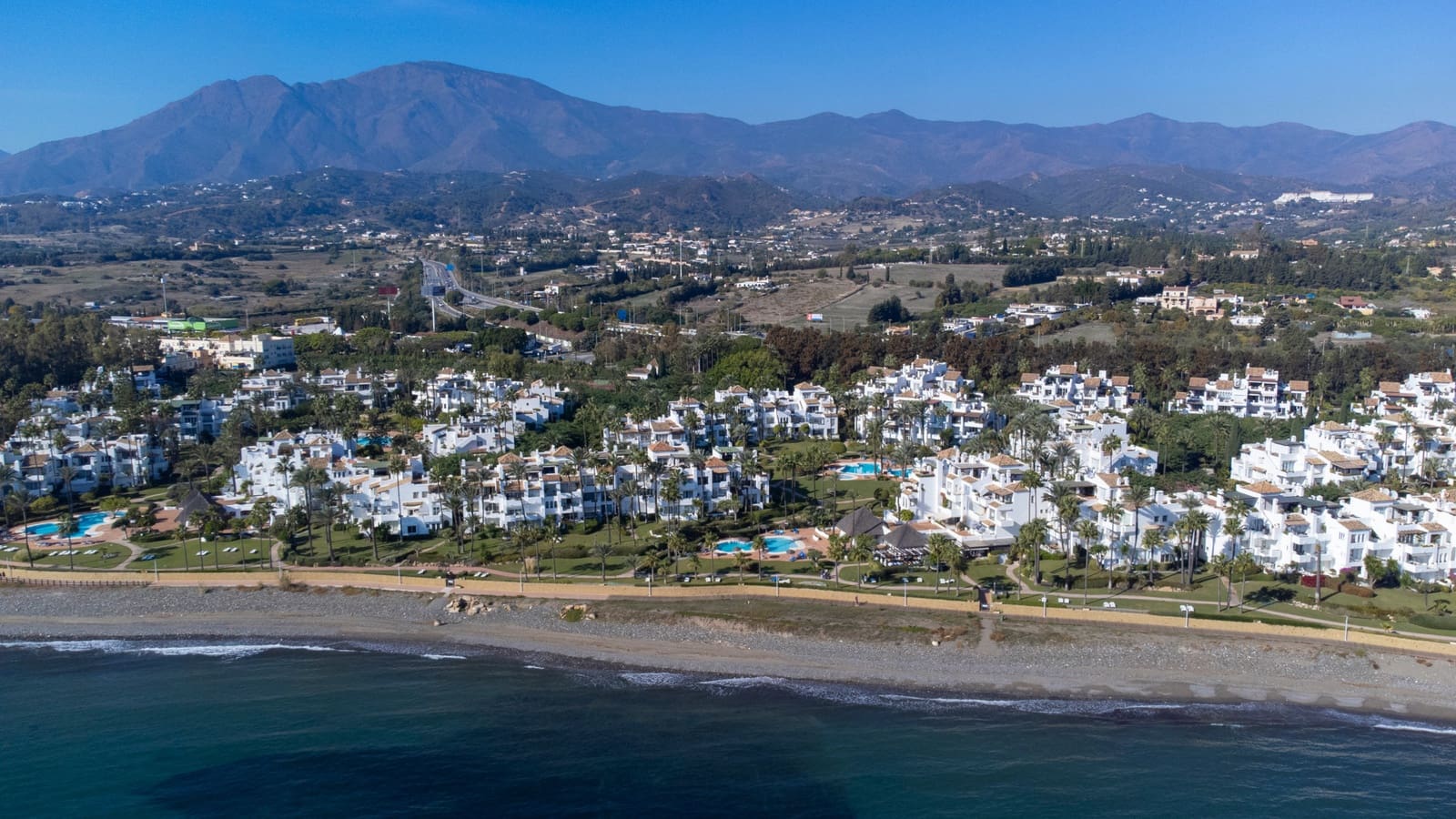 Ático de 2 habitaciones en Estepona en venta con piscina - 1.750.000 € (Ref: 10066641)