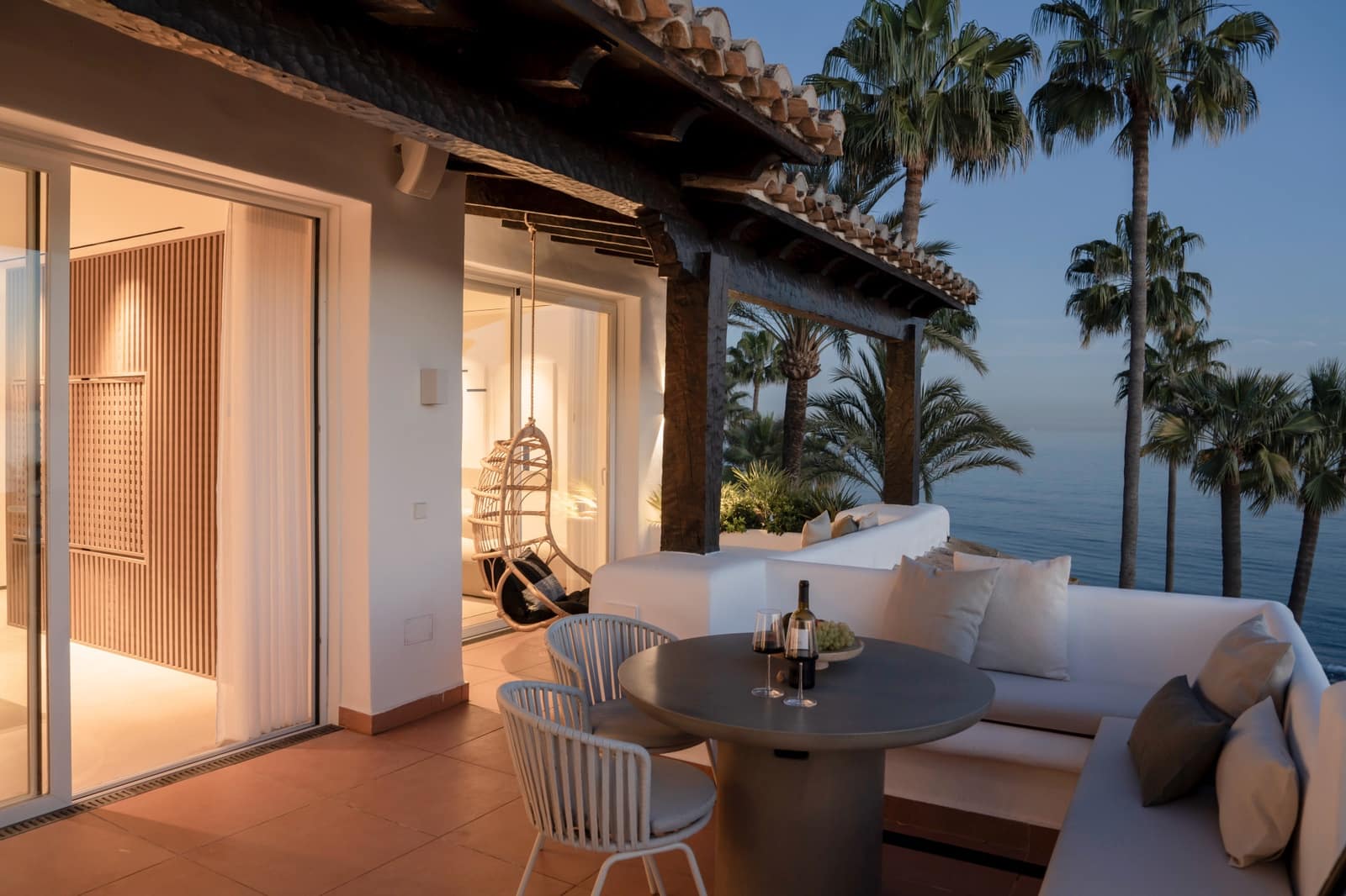 Ático de 2 habitaciones en Estepona en venta con piscina - 1.750.000 € (Ref: 10066641)
