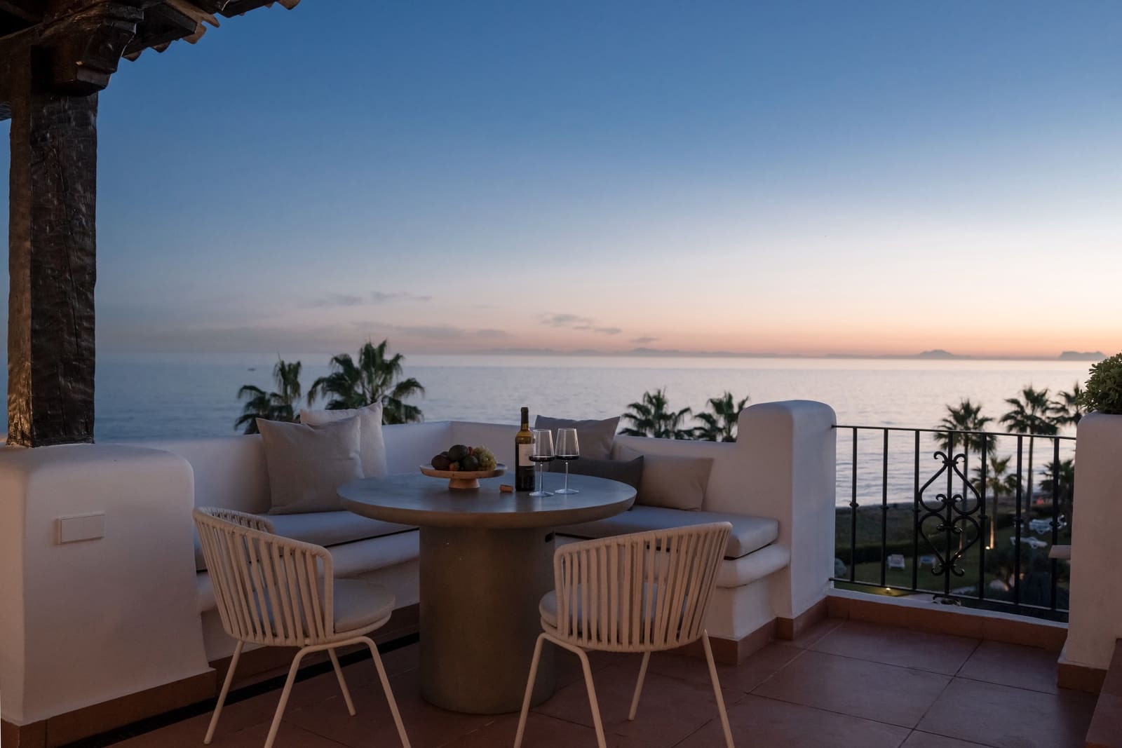 Ático de 2 habitaciones en Estepona en venta con piscina - 1.750.000 € (Ref: 10066641)