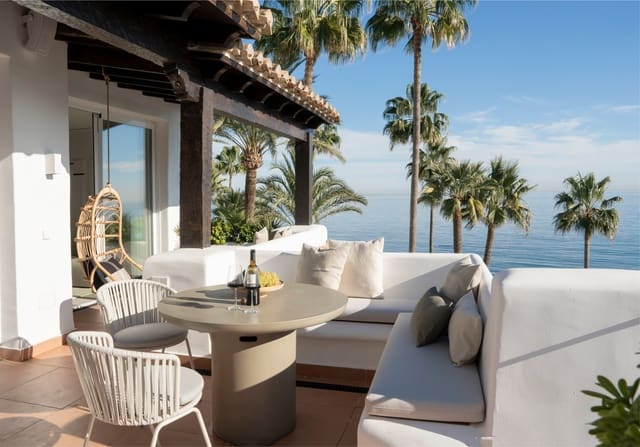 Ático de 2 habitaciones en Estepona en venta con piscina - 1.750.000 € (Ref: 10066641)