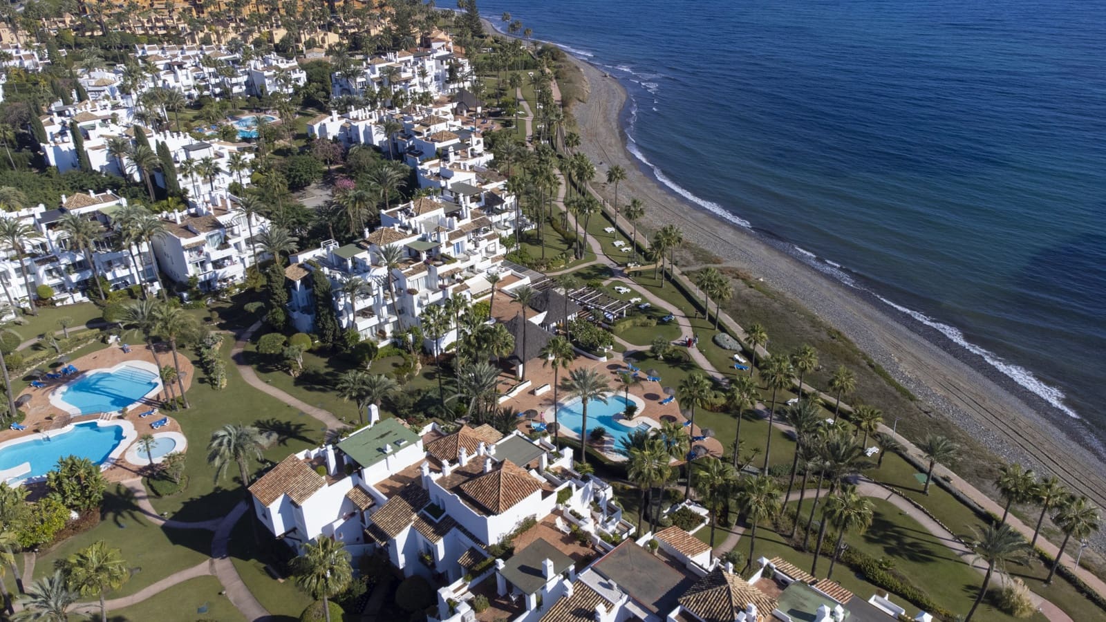 Ático de 2 habitaciones en Estepona en venta con piscina - 1.750.000 € (Ref: 10066641)