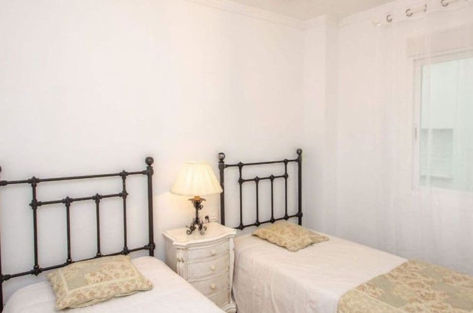 2 bedroom Apartment for sale in Marbella with pool - € 575,000 (Ref: 10066642)