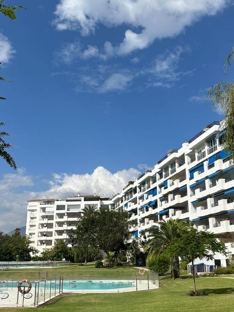 2 bedroom Apartment for sale in Marbella with pool - € 575,000 (Ref: 10066642)