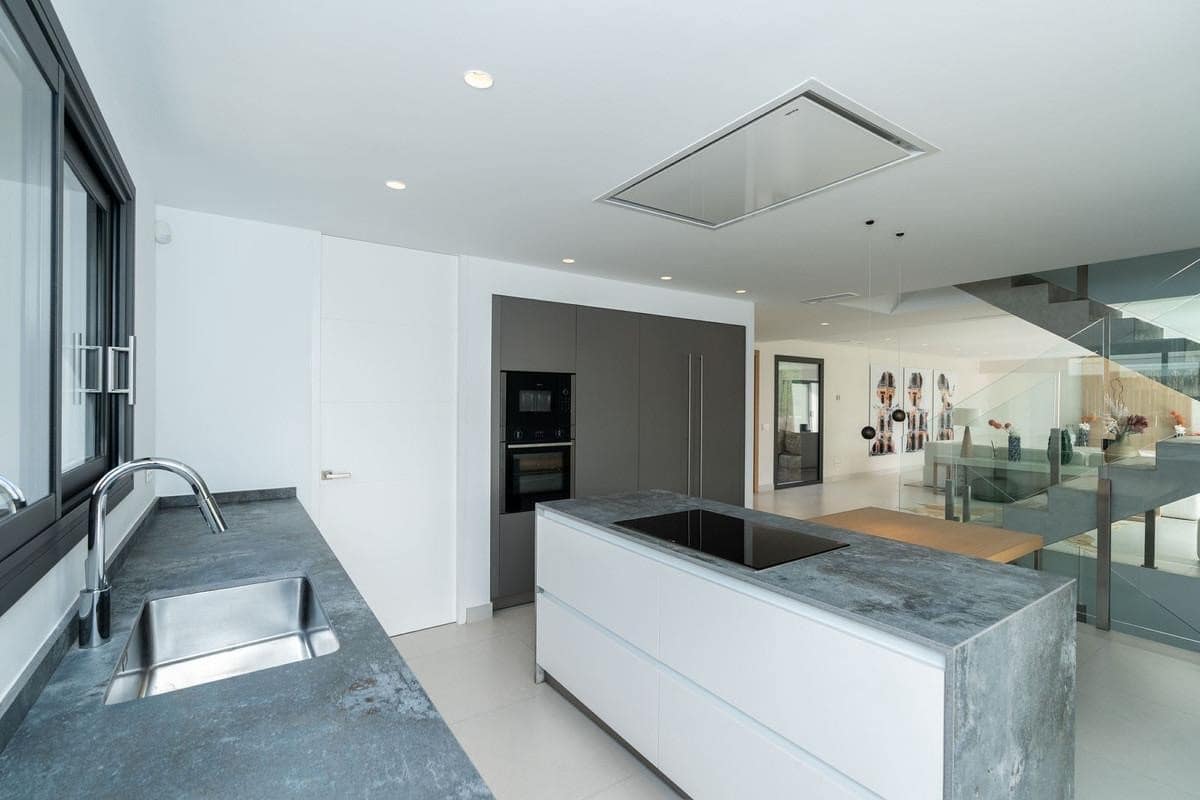 5 quarto Moradia para venda em Marbella com piscina garagem - 1 995 000 € (Ref: 10066647)