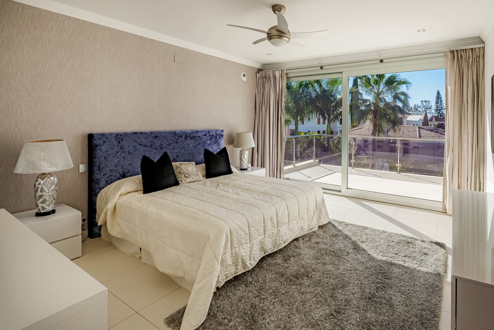 5 chambre Villa/Maison à vendre à Nueva Andalucia avec piscine garage - 3 950 000 € (Ref: 10066655)