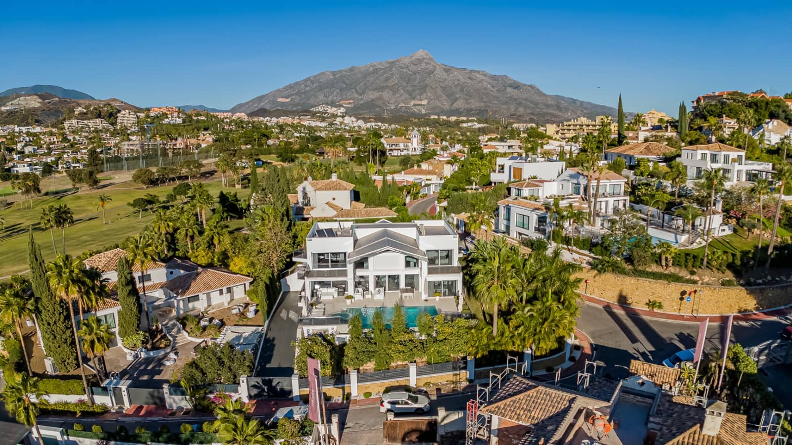 5 chambre Villa/Maison à vendre à Nueva Andalucia avec piscine garage - 3 950 000 € (Ref: 10066655)