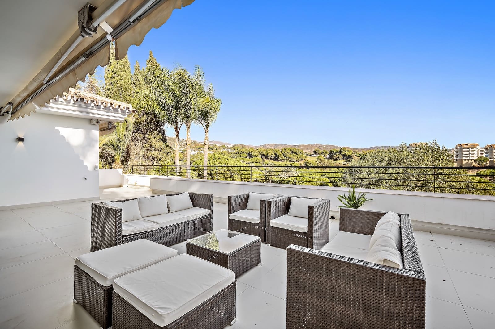 4 Zimmer Villa zu verkaufen in Marbella mit Pool - 1.950.000 € (Ref: 10066660)