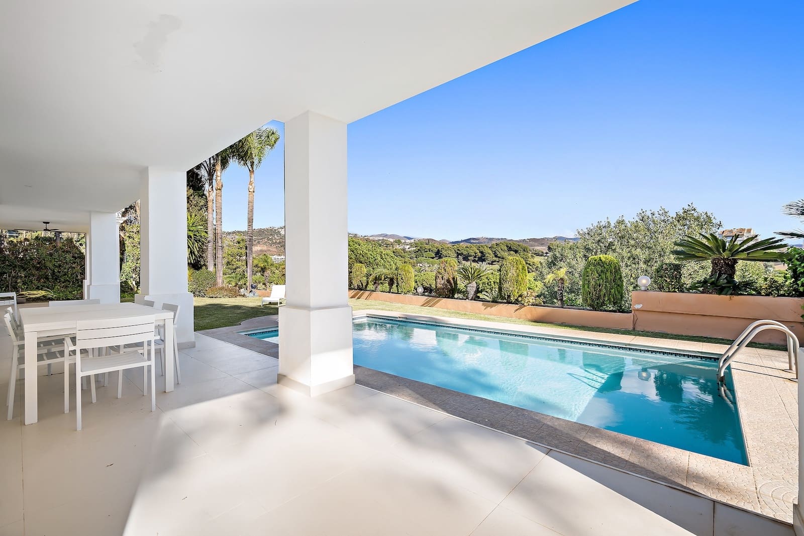 4 Zimmer Villa zu verkaufen in Marbella mit Pool - 1.950.000 € (Ref: 10066660)