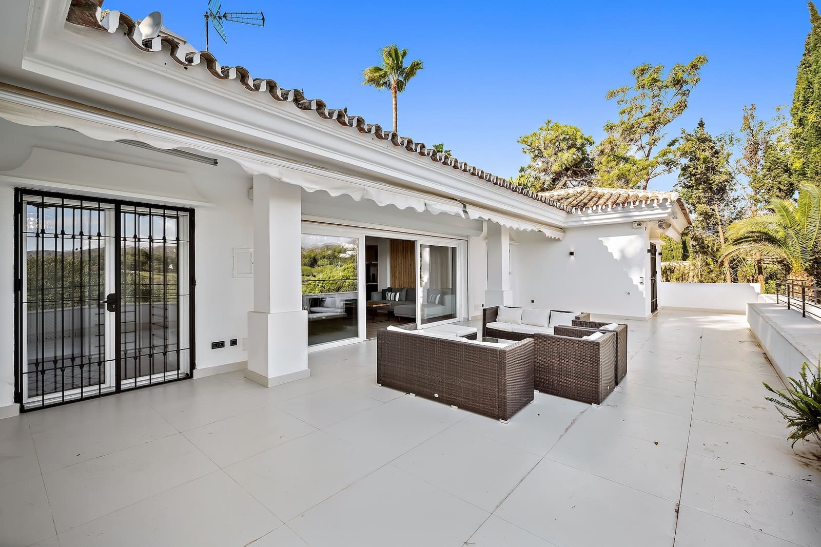 4 Zimmer Villa zu verkaufen in Marbella mit Pool - 1.950.000 € (Ref: 10066660)