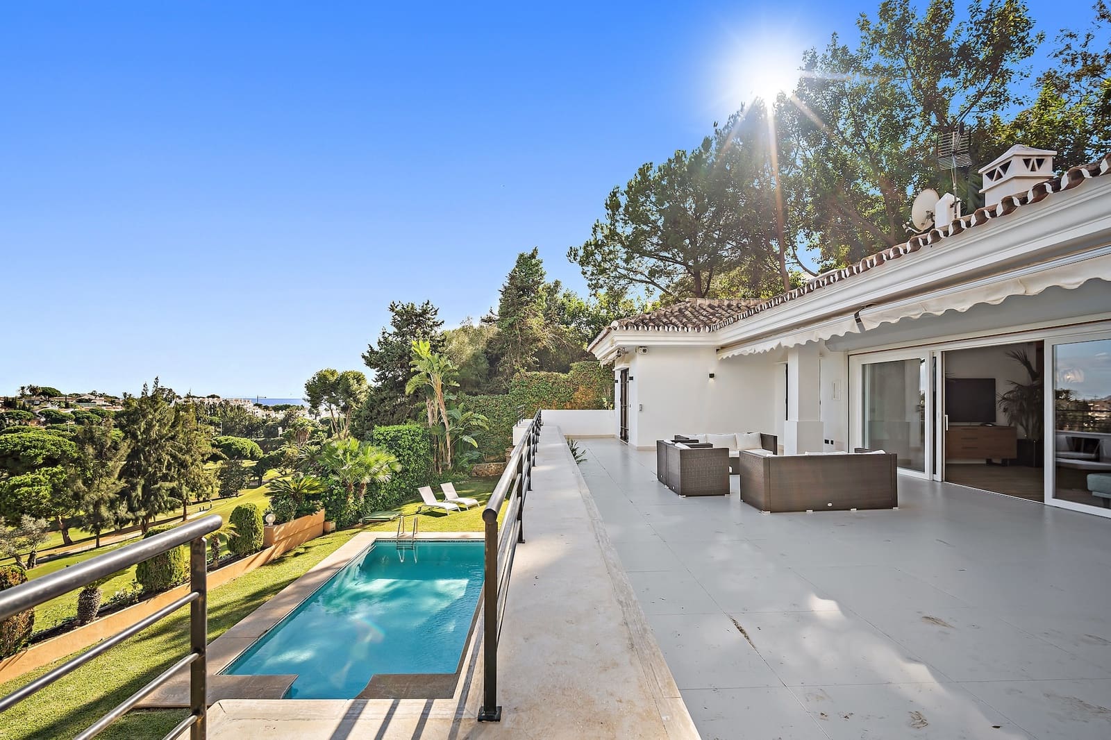 4 Zimmer Villa zu verkaufen in Marbella mit Pool - 1.950.000 € (Ref: 10066660)