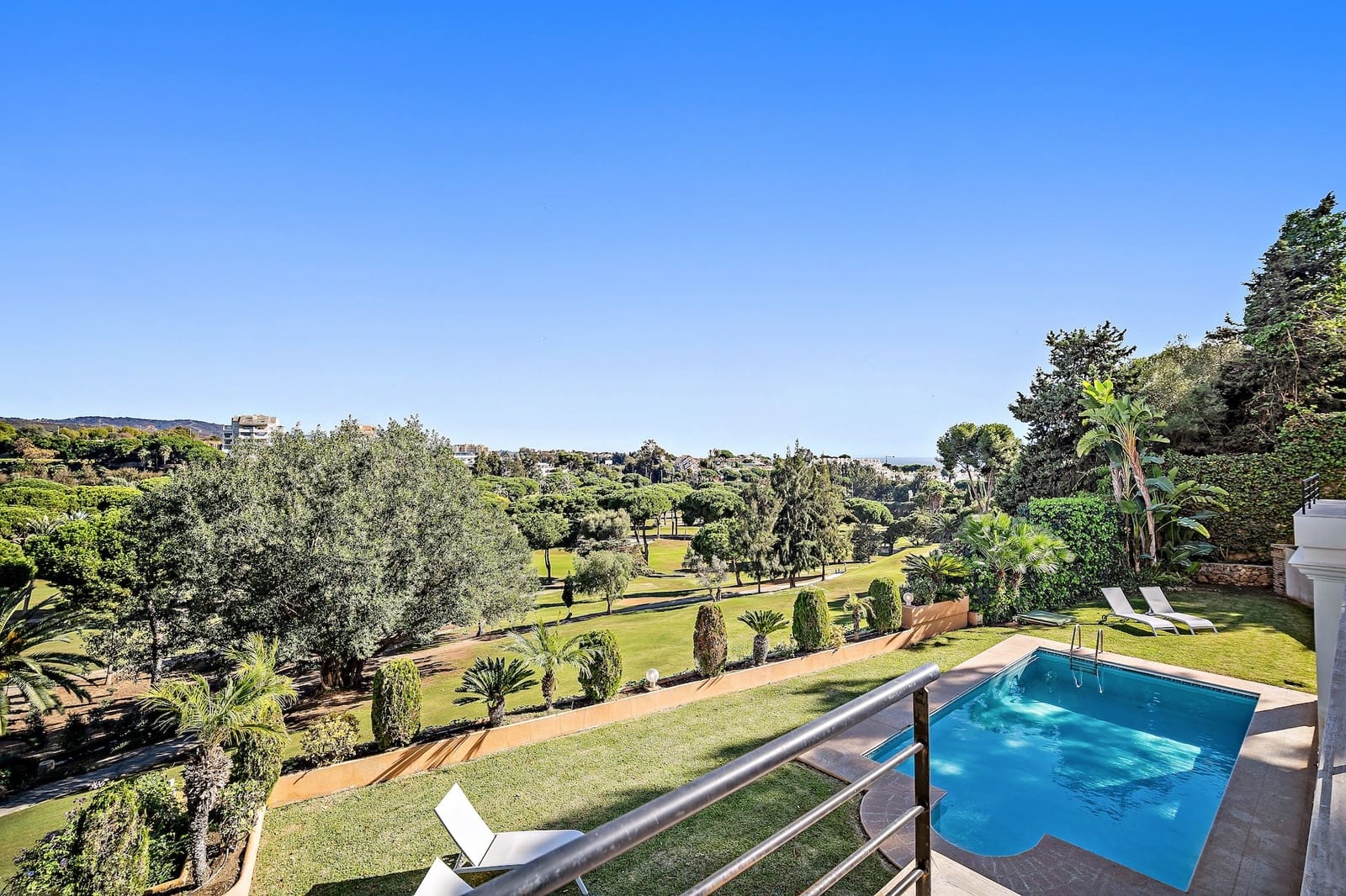 4 Zimmer Villa zu verkaufen in Marbella mit Pool - 1.950.000 € (Ref: 10066660)