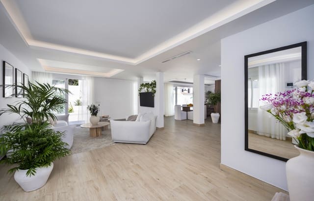 Chalet de 4 habitaciones en Marbella en venta con piscina - 1.395.000 € (Ref: 10066669)