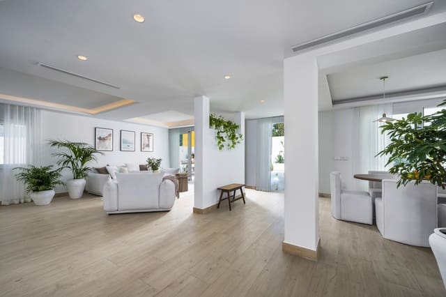 Chalet de 4 habitaciones en Marbella en venta con piscina - 1.395.000 € (Ref: 10066669)