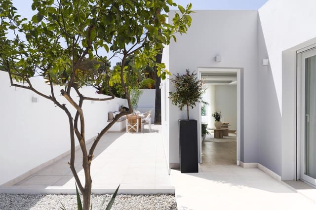 Chalet de 4 habitaciones en Marbella en venta con piscina - 1.395.000 € (Ref: 10066669)
