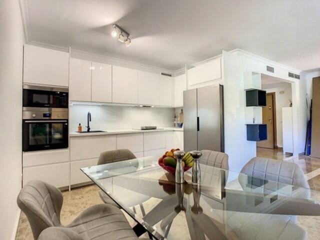 4 slaapkamer Appartement te koop in Nueva Alcántara, Marbella met zwembad - € 717.000 (Ref: 10066675)