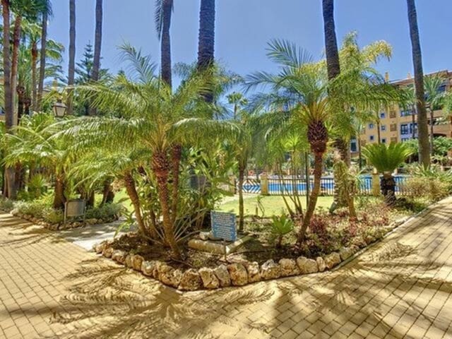 4 slaapkamer Appartement te koop in Nueva Alcántara, Marbella met zwembad - € 717.000 (Ref: 10066675)