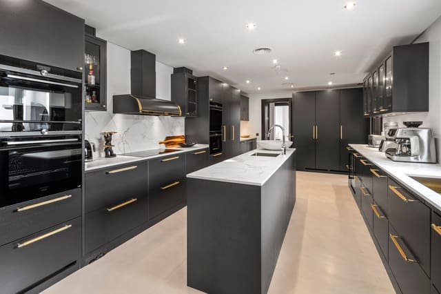 7 soverom Villa til salgs i Benahavís med svømmebasseng garasje - € 3 995 000 (Ref: 10066676)
