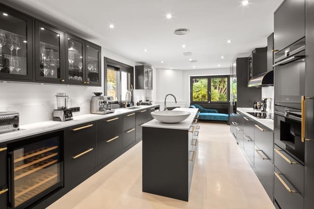 7 soverom Villa til salgs i Benahavís med svømmebasseng garasje - € 3 995 000 (Ref: 10066676)
