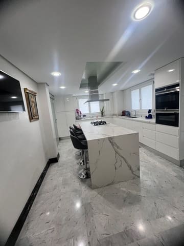 4 quarto Penthouse para venda em Marbella com piscina garagem - 2 300 000 € (Ref: 10066680)