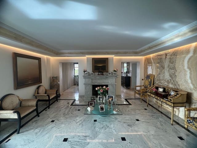 4 quarto Penthouse para venda em Marbella com piscina garagem - 2 300 000 € (Ref: 10066680)