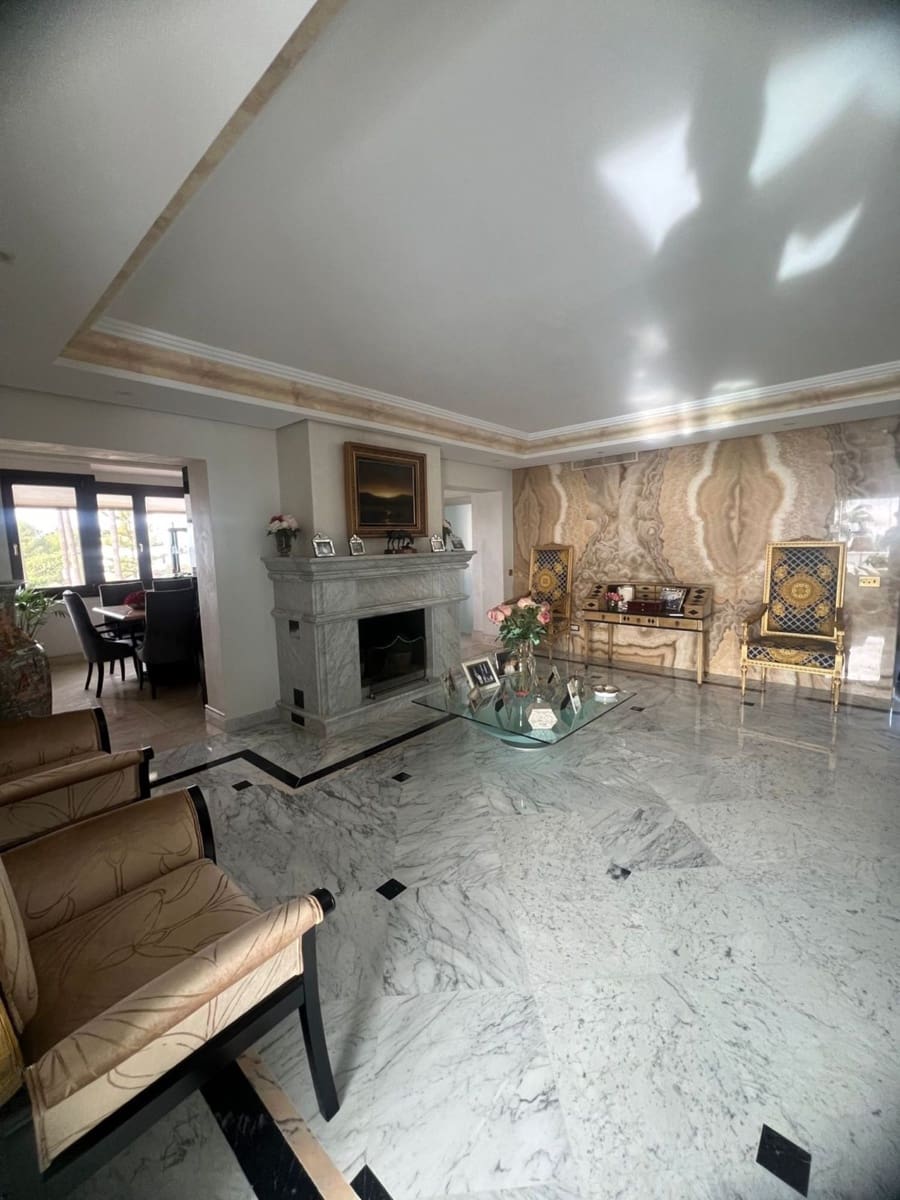 4 quarto Penthouse para venda em Marbella com piscina garagem - 2 300 000 € (Ref: 10066680)