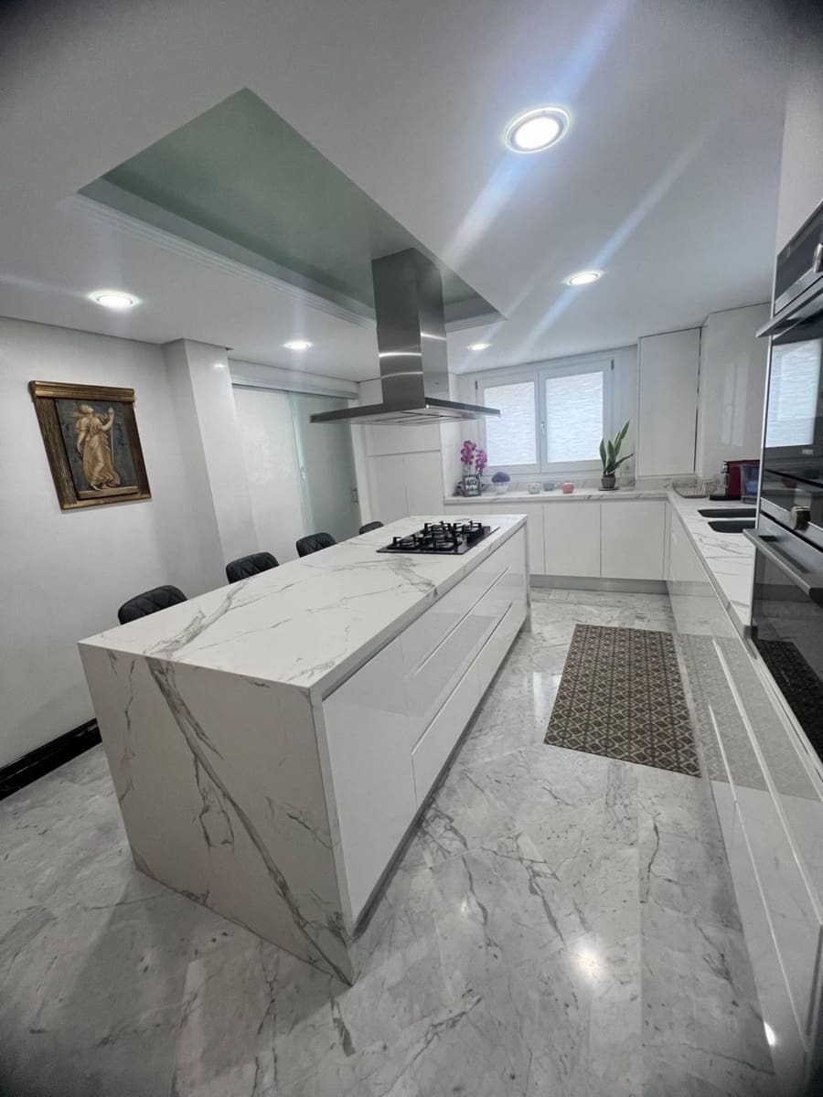 4 quarto Penthouse para venda em Marbella com piscina garagem - 2 300 000 € (Ref: 10066680)