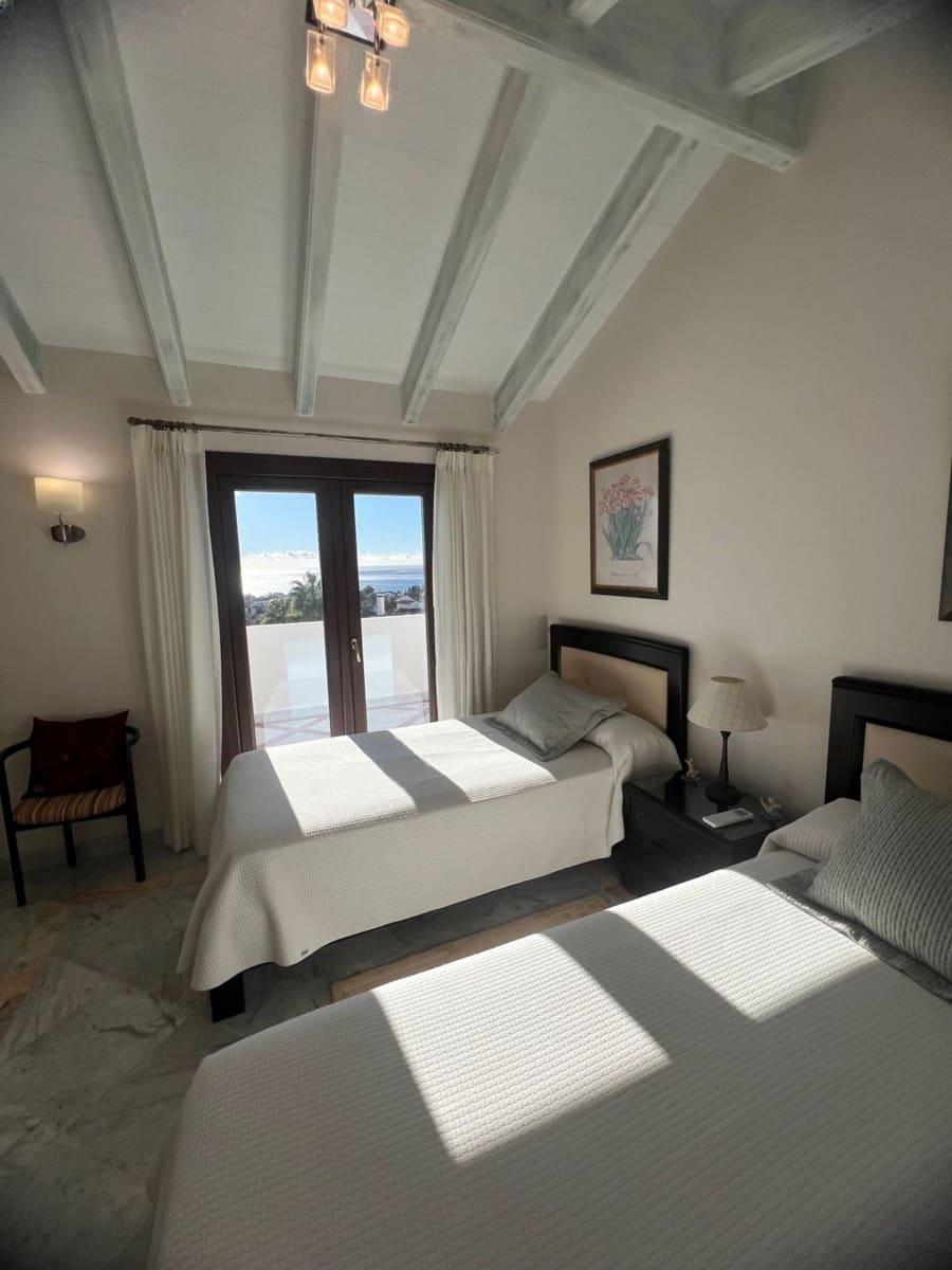 4 quarto Penthouse para venda em Marbella com piscina garagem - 2 300 000 € (Ref: 10066680)