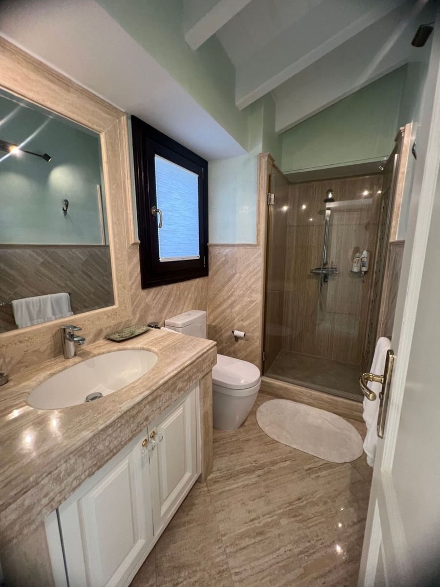 4 quarto Penthouse para venda em Marbella com piscina garagem - 2 300 000 € (Ref: 10066680)