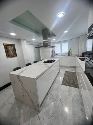 4 quarto Penthouse para venda em Marbella com piscina garagem - 2 300 000 € (Ref: 10066680)