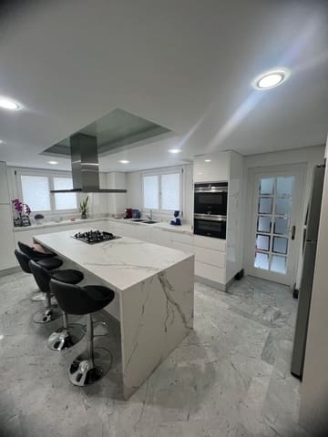 4 quarto Penthouse para venda em Marbella com piscina garagem - 2 300 000 € (Ref: 10066680)