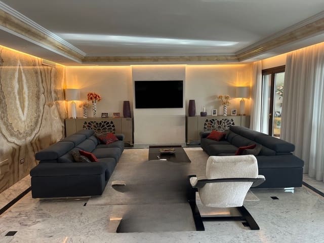 4 quarto Penthouse para venda em Marbella com piscina garagem - 2 300 000 € (Ref: 10066680)