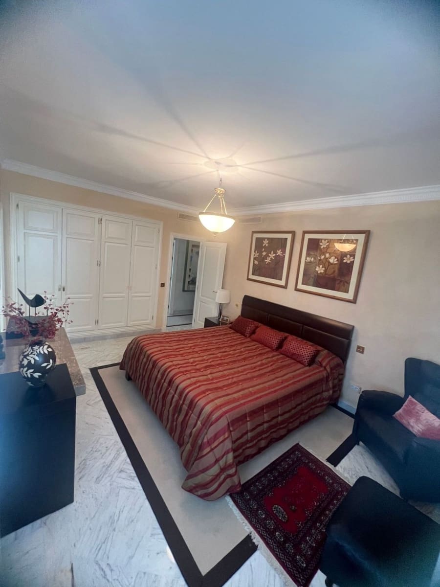 4 quarto Penthouse para venda em Marbella com piscina garagem - 2 300 000 € (Ref: 10066680)