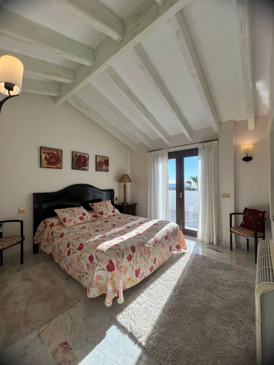 4 quarto Penthouse para venda em Marbella com piscina garagem - 2 300 000 € (Ref: 10066680)
