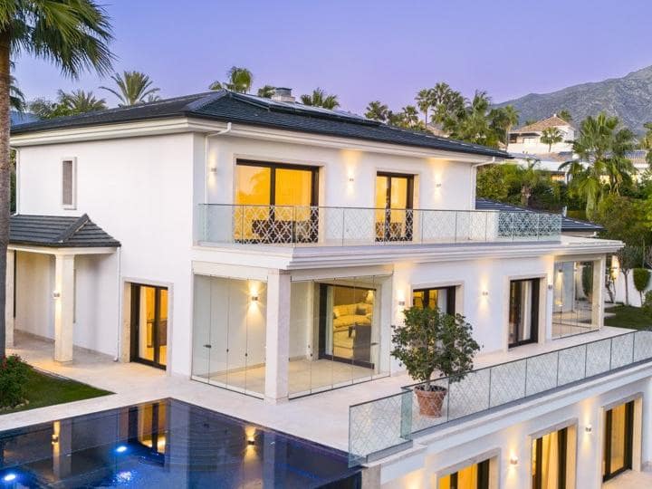 6 sypialnia Willa na sprzedaż w Nueva Andalucia z basenem garażem - 6 495 000 € (Ref: 10066684)