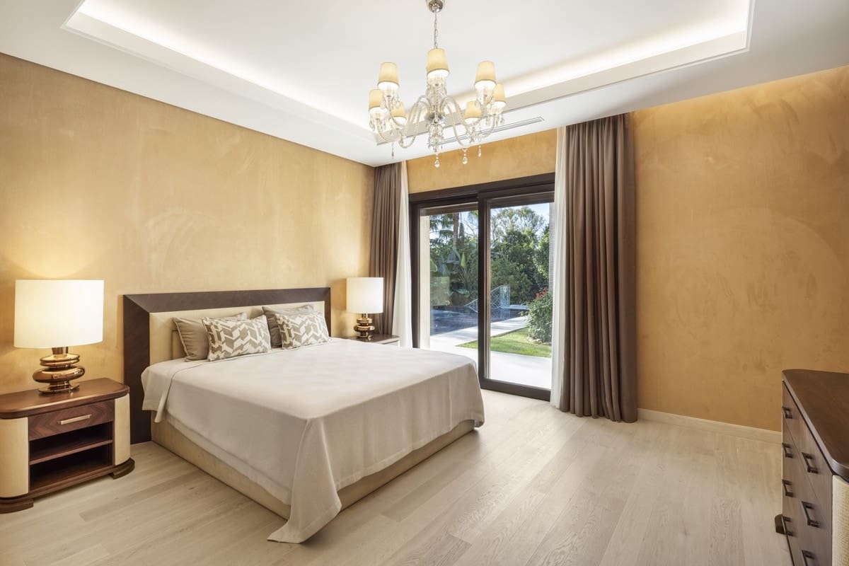 6 sypialnia Willa na sprzedaż w Nueva Andalucia z basenem garażem - 6 495 000 € (Ref: 10066684)
