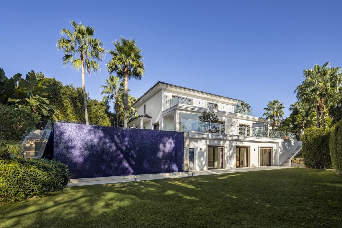 6 sypialnia Willa na sprzedaż w Nueva Andalucia z basenem garażem - 6 495 000 € (Ref: 10066684)