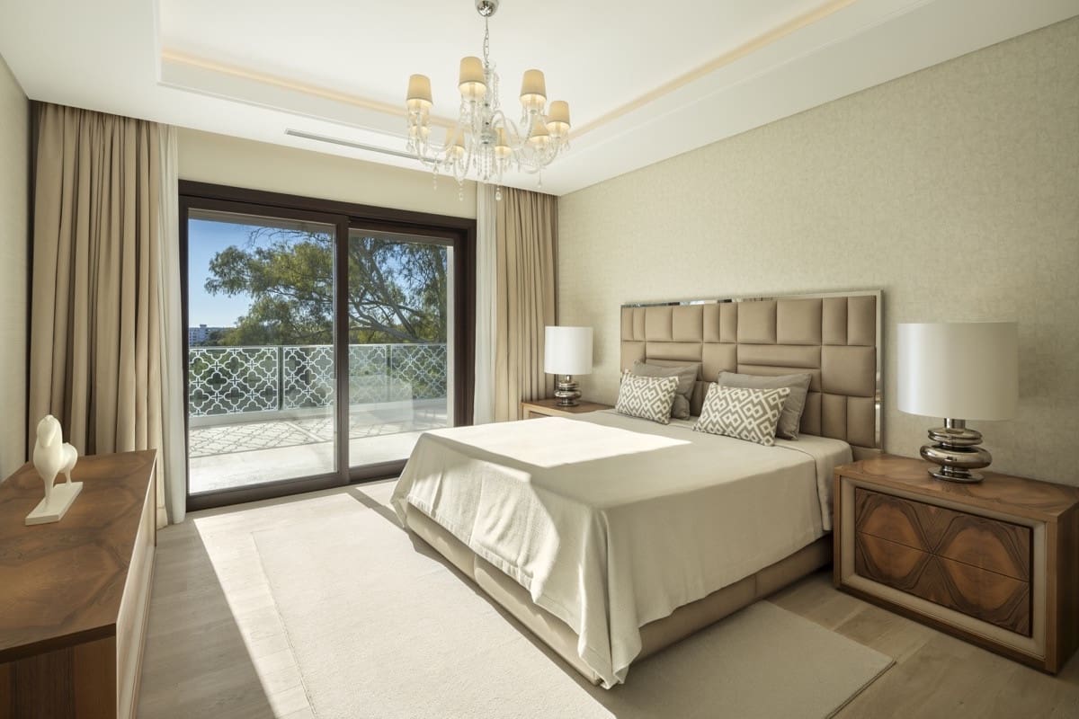 6 sypialnia Willa na sprzedaż w Nueva Andalucia z basenem garażem - 6 495 000 € (Ref: 10066684)