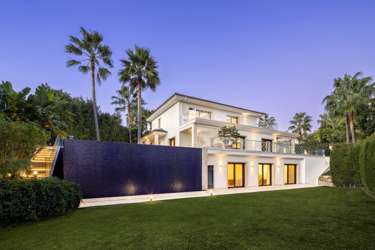 6 sypialnia Willa na sprzedaż w Nueva Andalucia z basenem garażem - 6 495 000 € (Ref: 10066684)