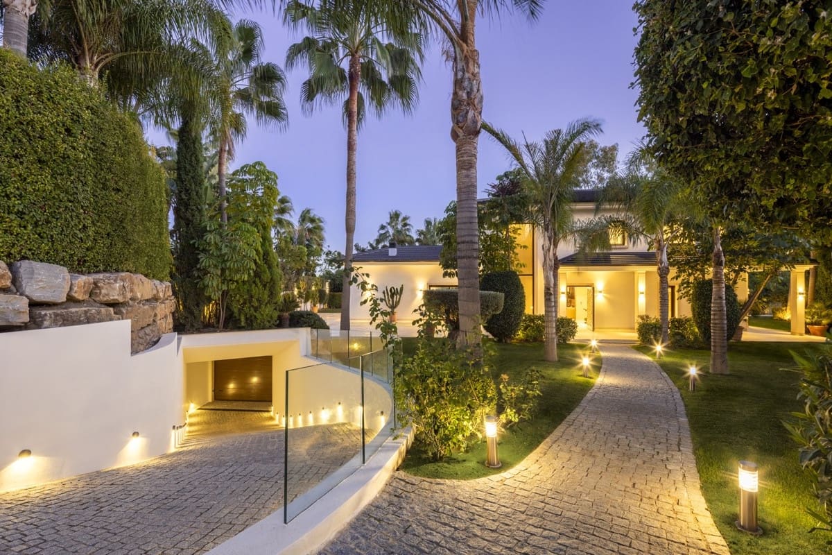 6 sypialnia Willa na sprzedaż w Nueva Andalucia z basenem garażem - 6 495 000 € (Ref: 10066684)