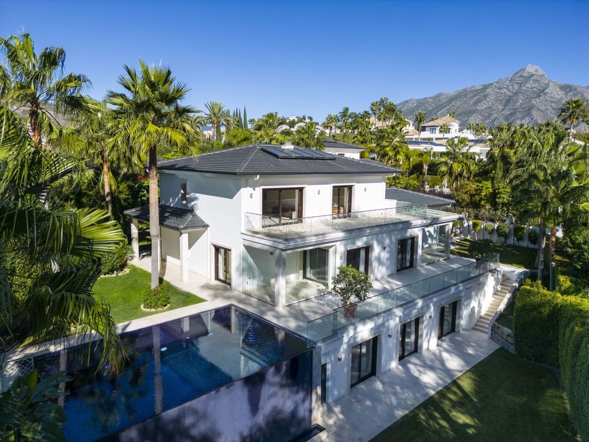 6 sypialnia Willa na sprzedaż w Nueva Andalucia z basenem garażem - 6 495 000 € (Ref: 10066684)