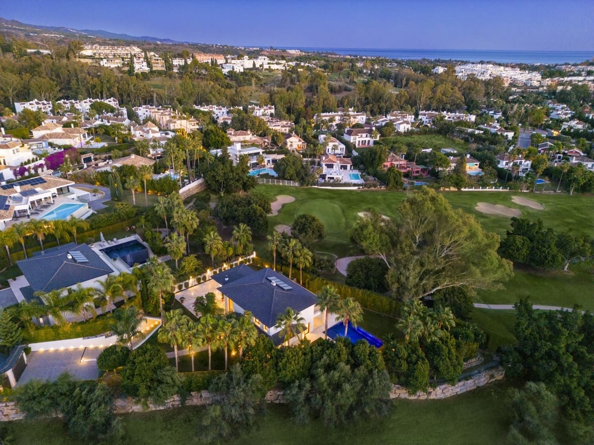 6 sypialnia Willa na sprzedaż w Nueva Andalucia z basenem garażem - 6 495 000 € (Ref: 10066684)