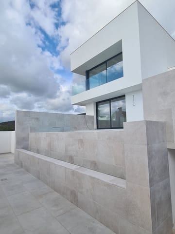 3 bedroom Villa for sale in Cádiz city with pool - € 1,490,000 (Ref: 10066685)
