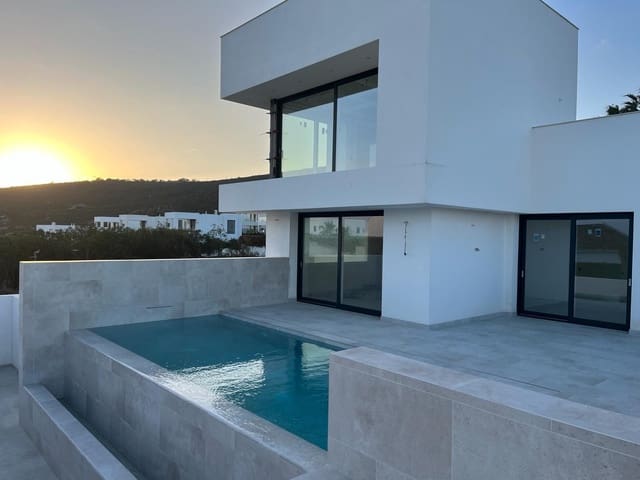3 bedroom Villa for sale in Cádiz city with pool - € 1,490,000 (Ref: 10066685)