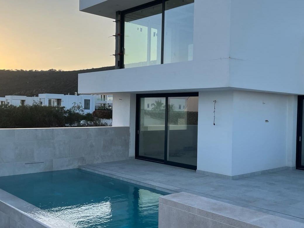 Chalet de 3 habitaciones en Cádiz ciudad en venta con piscina - 1.490.000 € (Ref: 10066685)